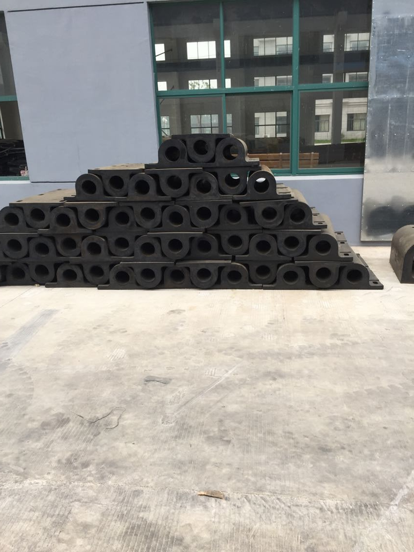 橡膠護舷